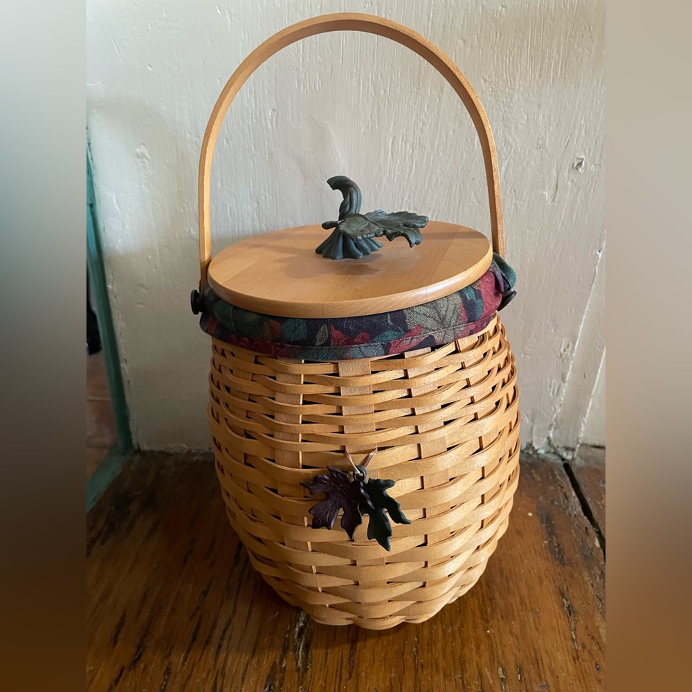 Fall decorate Longaberger Yr 2000 October Fields Basket w lid & leaf accent